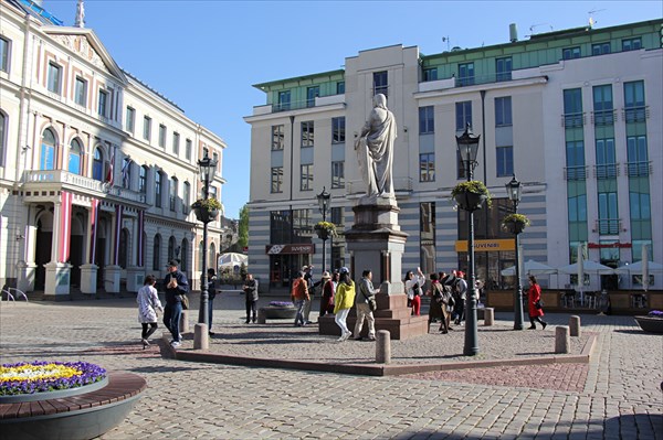 025-Ратушная площадь